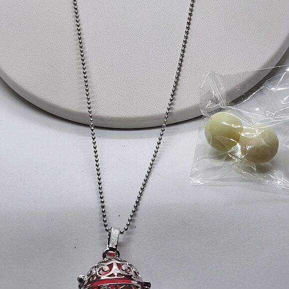 NEW, TOP DEALS, UNISEX, HOLLOW GLOW IN THE DARK PENDANT NECKLACE - Picture 2 of 5